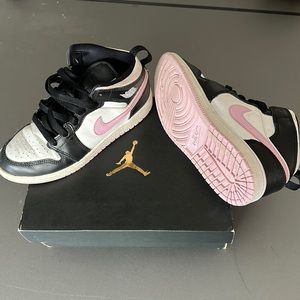 Jordan 1 size 2youth